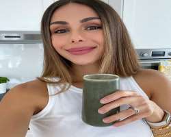 Her favorite and healthy drink is green juice which contains ingredients like celery, cucumber, lemon, and ginger.